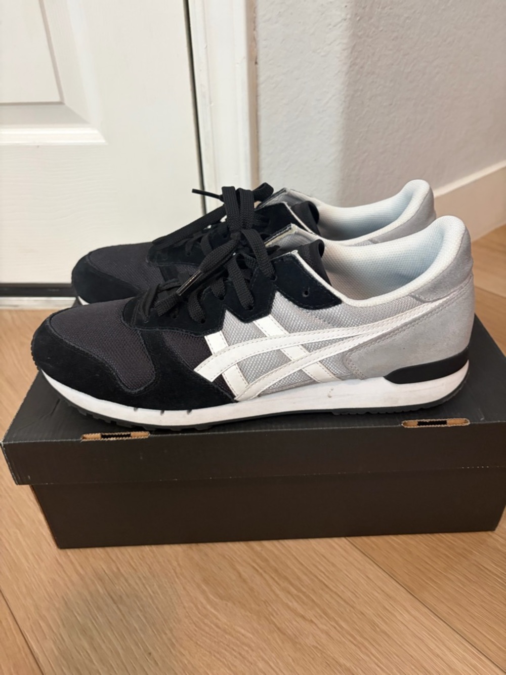 Onitsuka Tiger by Asics Men's Black, White & Gray Low-Top Runner